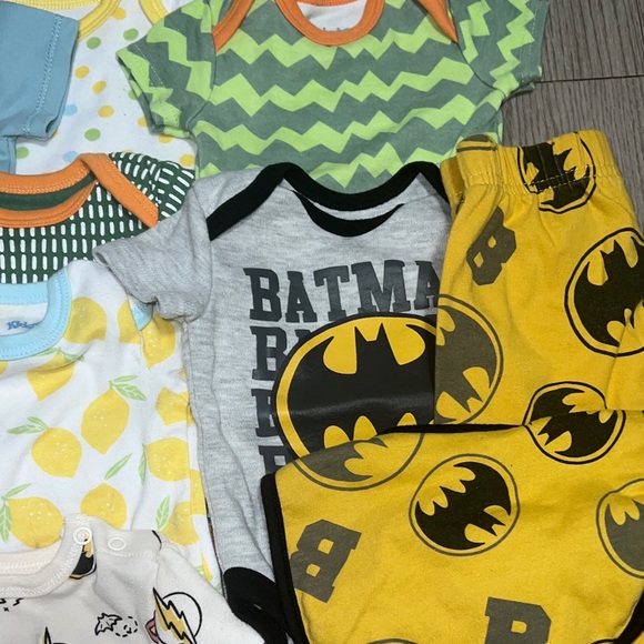 3-6 Months 14 onesies and 1 Batman set - Picture 5 of 7